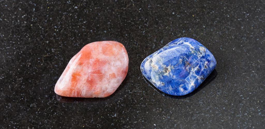 Sunstone and sodalite stone
